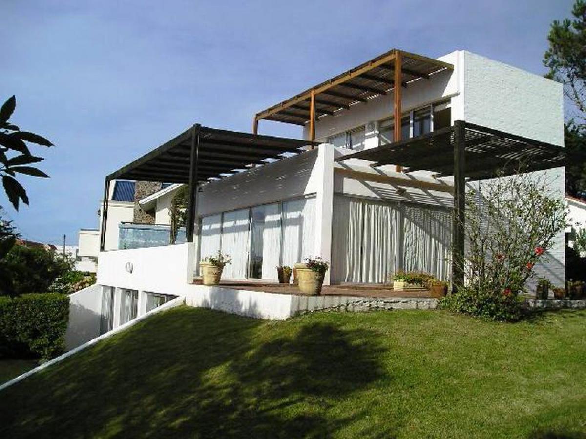2 bedrooms House in Maldonado, Uruguay No. 10561