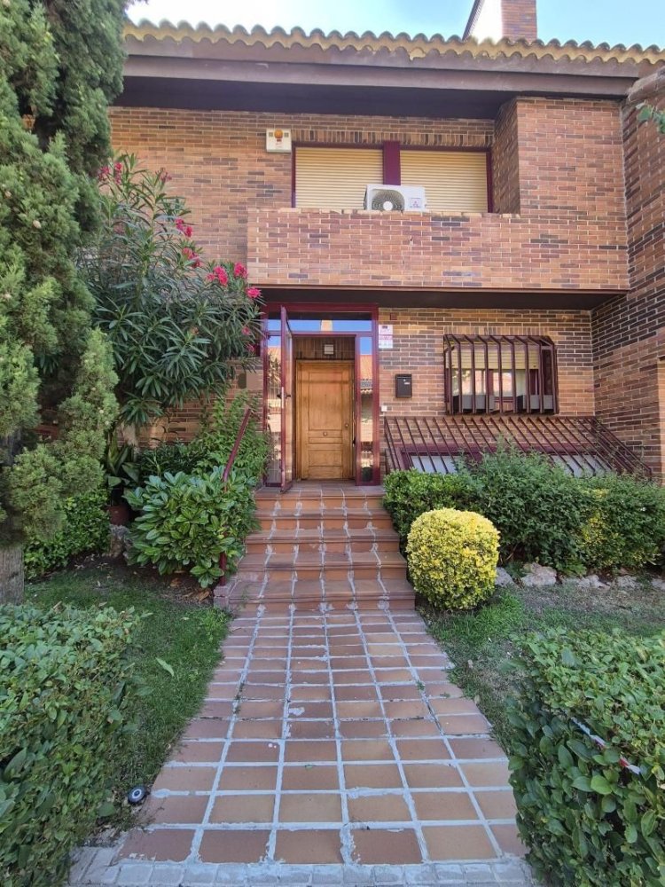 6 Schlafzimmer Stadthaus in Majadahonda, Spain, Nr. 155874