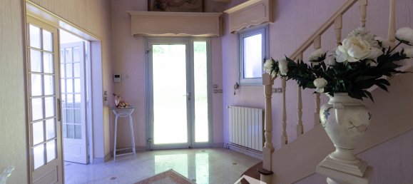 5 bedrooms House in Vaux-sur-Seine, France No. 297221 8