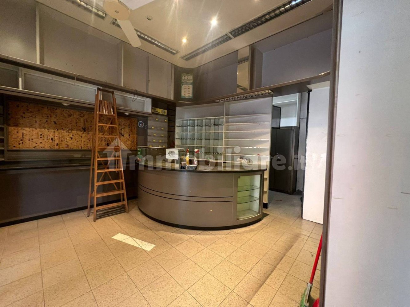 1 room Commercial property in Bologna, Italy No. 315750