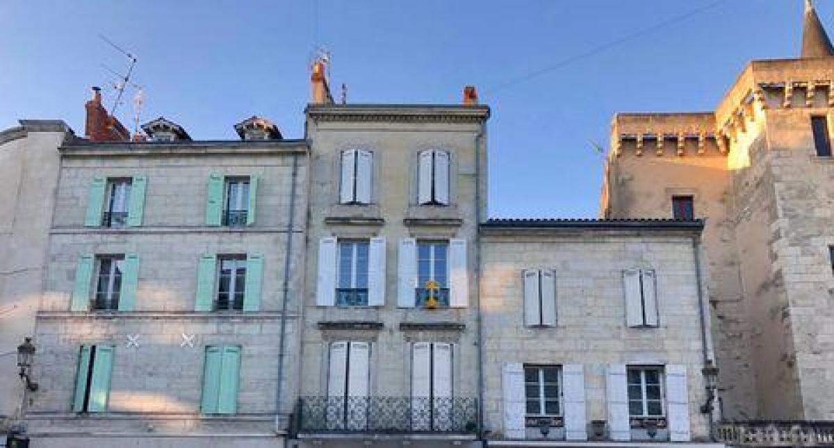 4 bedrooms Condo in Perigueux, France No. 15242