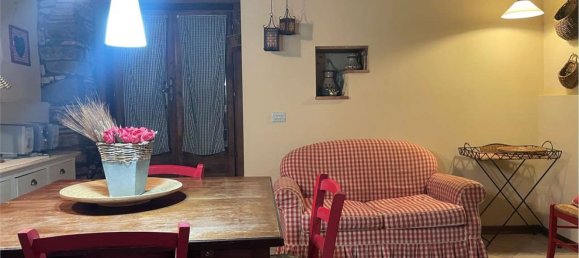 5 rooms Apartment in Castiglion Fiorentino, Italy No. 92324 10