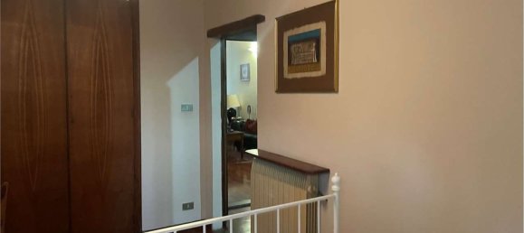 5 rooms Apartment in Castiglion Fiorentino, Italy No. 92324 3