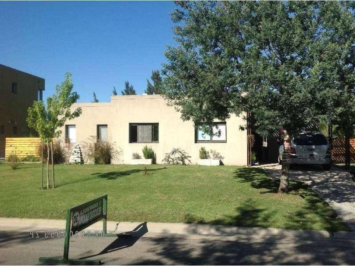 3 bedrooms House in Tigre, Argentina No. 93231