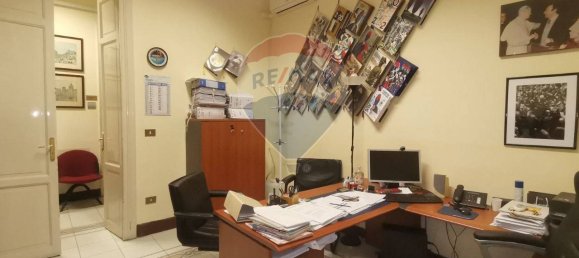 Oficina de 5 habitaciónes en Palermo, Italy No. 364464 2