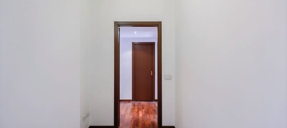 3 rooms Apartment in Milan, Italy No. 336897 24