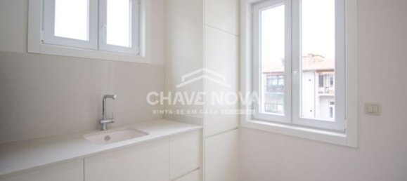 3 bedrooms Apartment in Porto, Portugal No. 53434 5