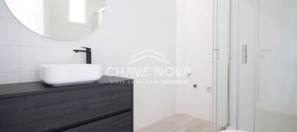 3 bedrooms Apartment in Porto, Portugal No. 53434 2