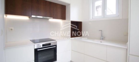 3 bedrooms Apartment in Porto, Portugal No. 53434 3