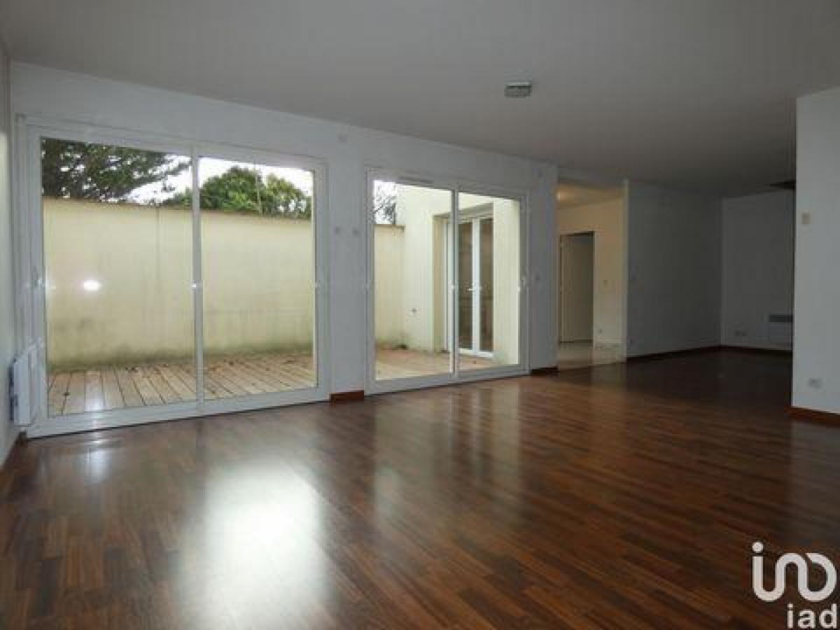 4 bedrooms House in Latresne, France No. 9946