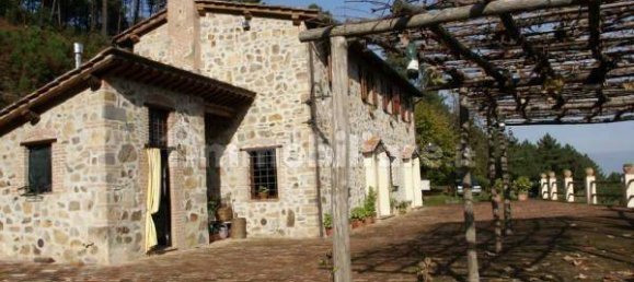 5 rooms House in Capannori, Italy No. 16951 4