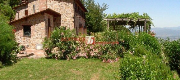 5 rooms House in Capannori, Italy No. 16951 3