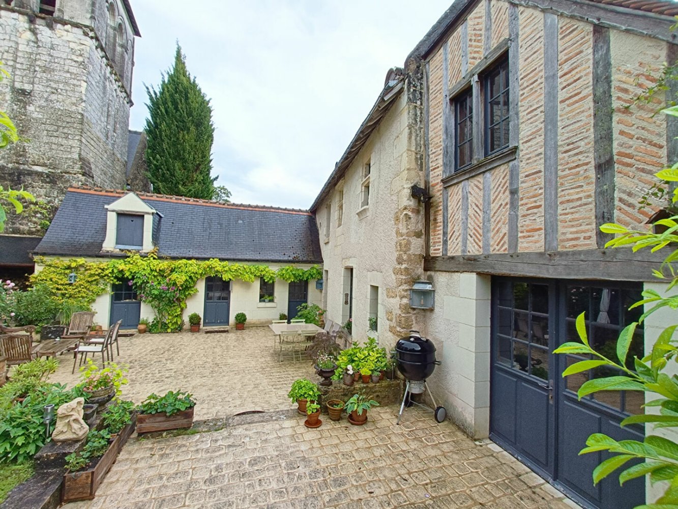 Casa de 6 dormitorios en Sache, France No. 268901