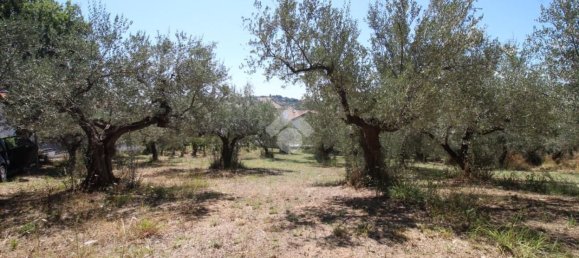 Земельный участок 1900м² в Монтесильвано, Италия № 288587 8