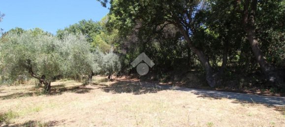 Земельный участок 1900м² в Монтесильвано, Италия № 288587 3