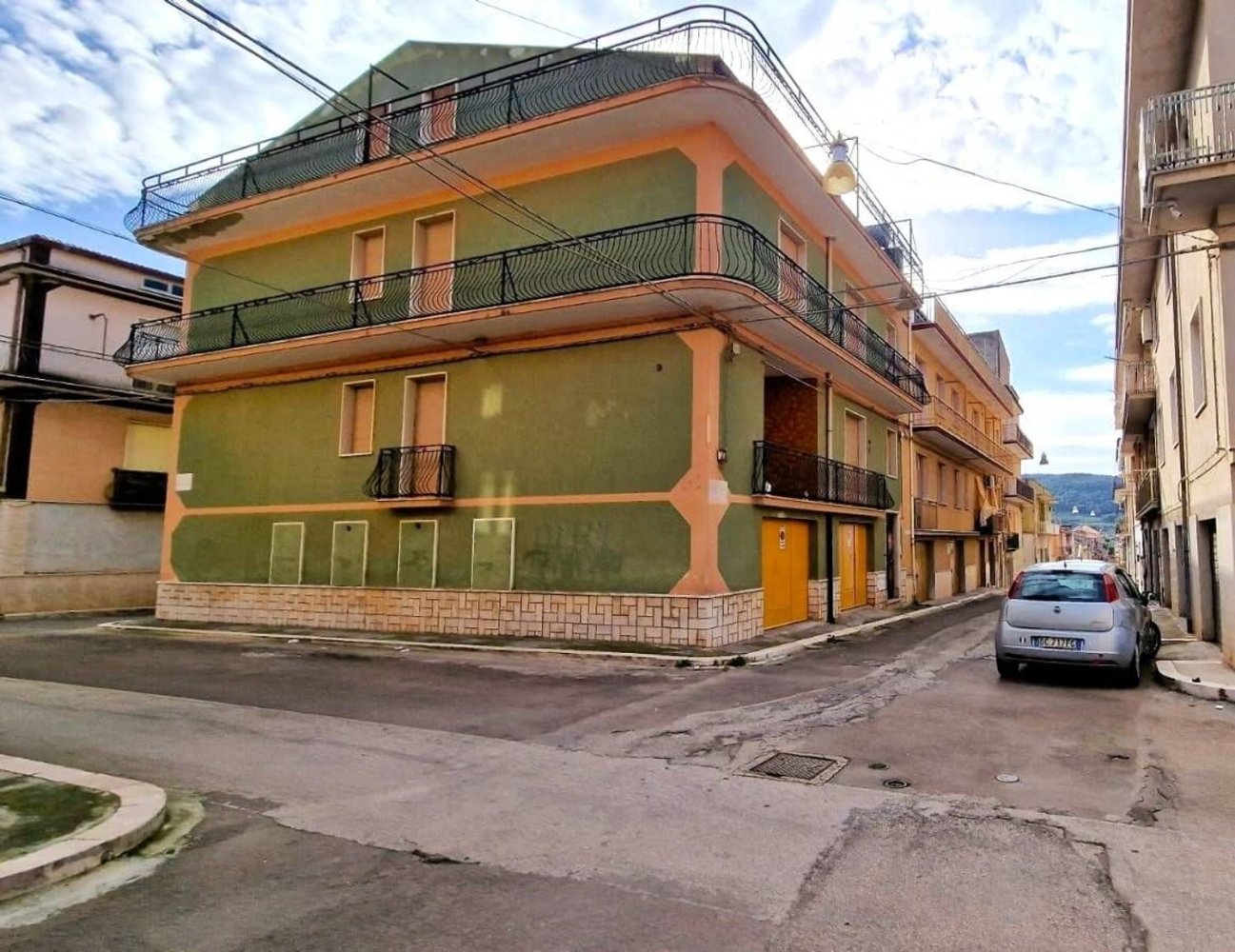 7 rooms Apartment in San Nicandro Garganico, Italy No. 120955