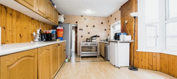 3 Schlafzimmer Haus in Manor Park, United Kingdom, Nr. 11412 8