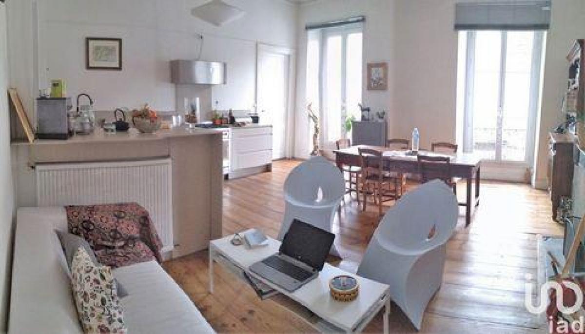 4 bedrooms Condo in Pau, France No. 12550