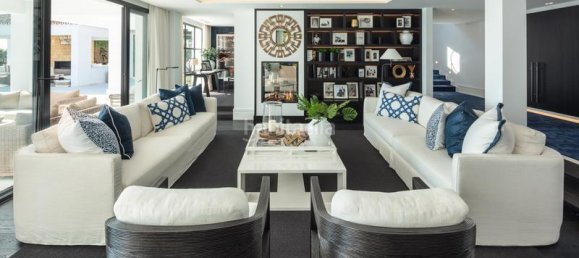 5 bedrooms Villa in Marbella, Spain No. 110341 26