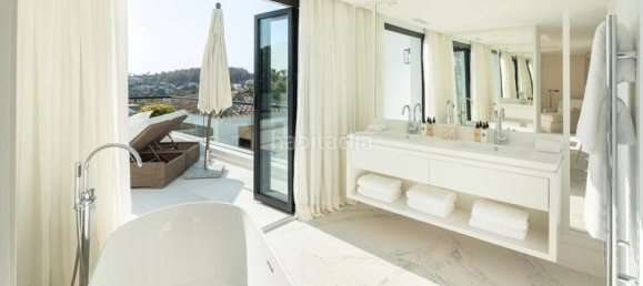 5 bedrooms Villa in Marbella, Spain No. 110341 34