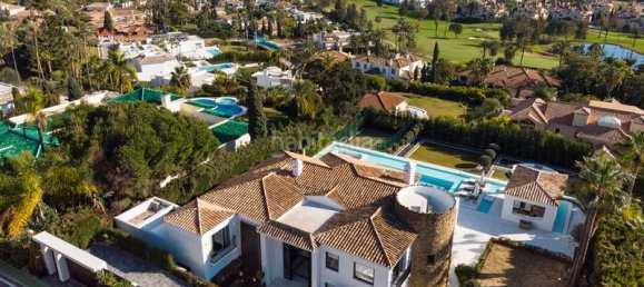 5 bedrooms Villa in Marbella, Spain No. 110341 5