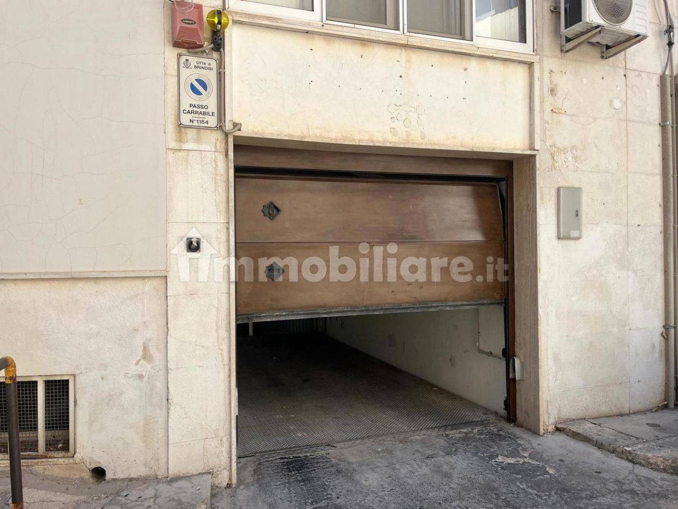 Garaje en Brindisi, Italy 38 m² No. 303655