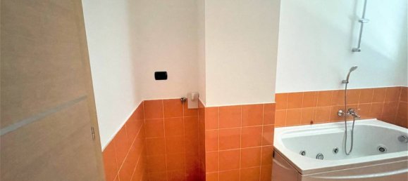 1 bedroom Apartment in Brescia, Italy No. 378748 16