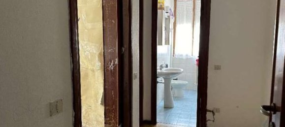 3 Schlafzimmer Wohnung in Trecate, Italy, Nr. 359378 7