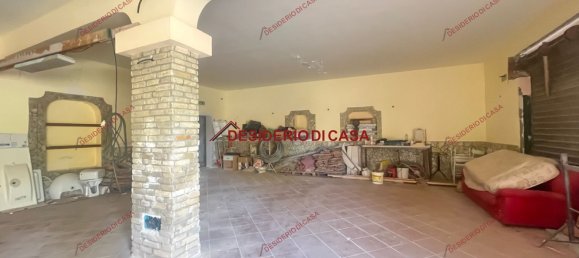 212m² Commercial property in Casteldaccia, Italy No. 327160 3