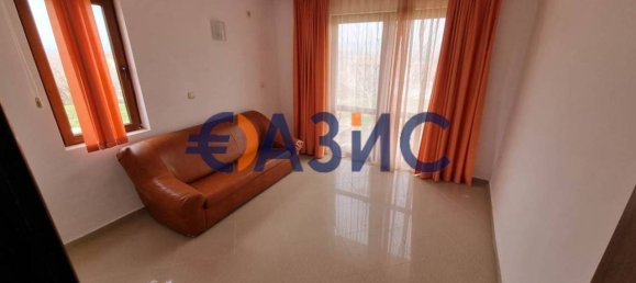 Casa de 3 dormitorios en Burgas, Bulgaria No. 776 8