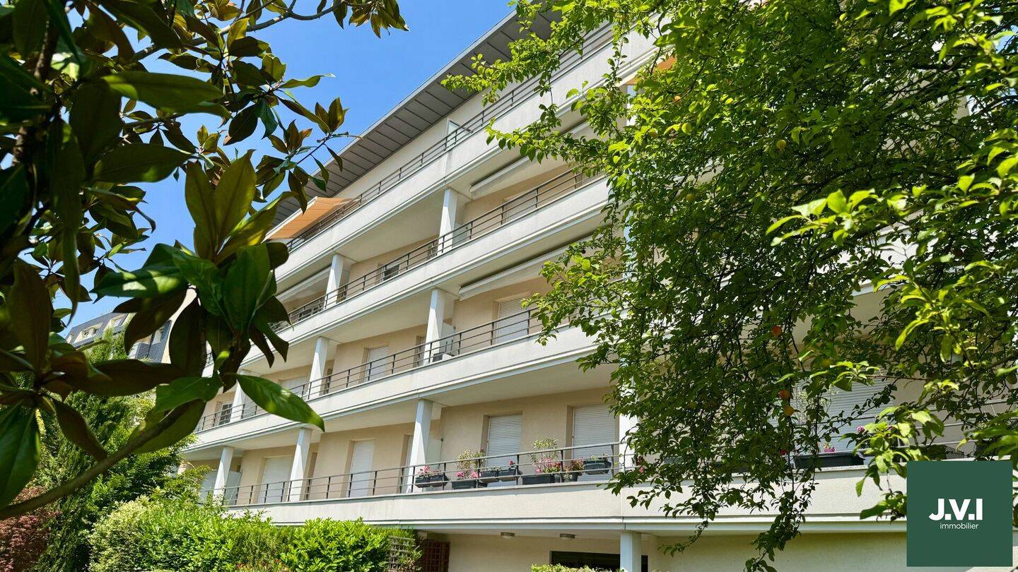 1 bedroom Apartment in Montmorency, France No. 182345