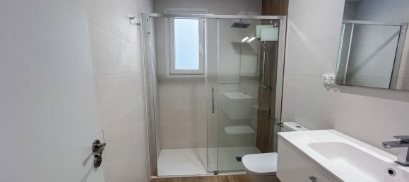 Apartamento de 3 dormitorios en Sants-Montjuïc, Spain No. 181144 21
