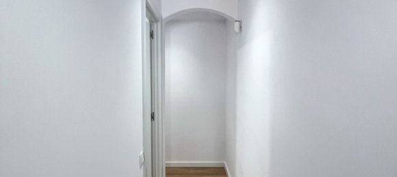 Apartamento de 3 dormitorios en Sants-Montjuïc, Spain No. 181144 23