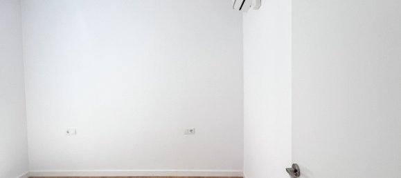 Apartamento de 3 dormitorios en Sants-Montjuïc, Spain No. 181144 9