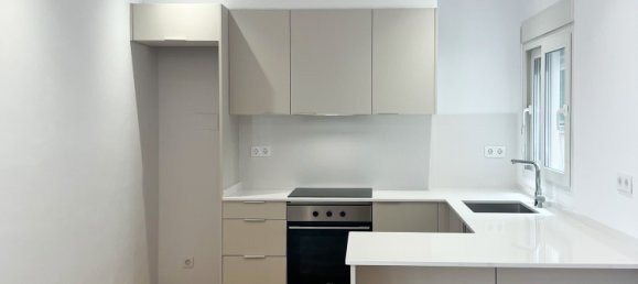 Apartamento de 3 dormitorios en Sants-Montjuïc, Spain No. 181144 4