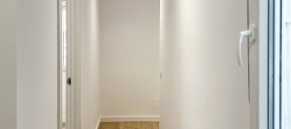 Apartamento de 3 dormitorios en Sants-Montjuïc, Spain No. 181144 24