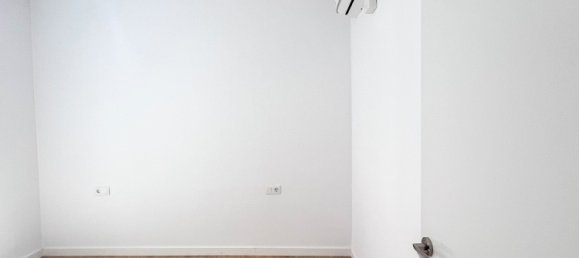 Apartamento de 3 dormitorios en Sants-Montjuïc, Spain No. 181144 35