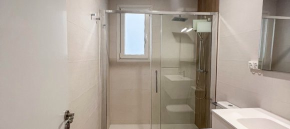 Apartamento de 3 dormitorios en Sants-Montjuïc, Spain No. 181144 6