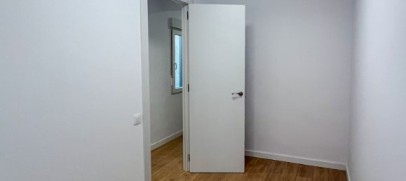 Apartamento de 3 dormitorios en Sants-Montjuïc, Spain No. 181144 12
