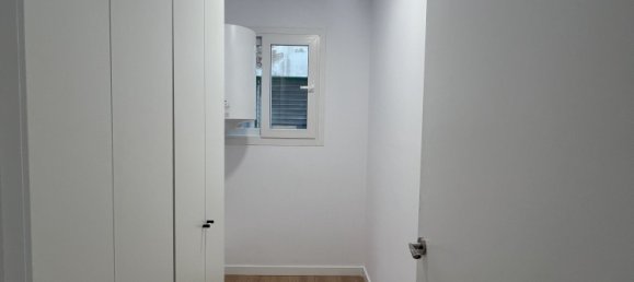 Apartamento de 3 dormitorios en Sants-Montjuïc, Spain No. 181144 10