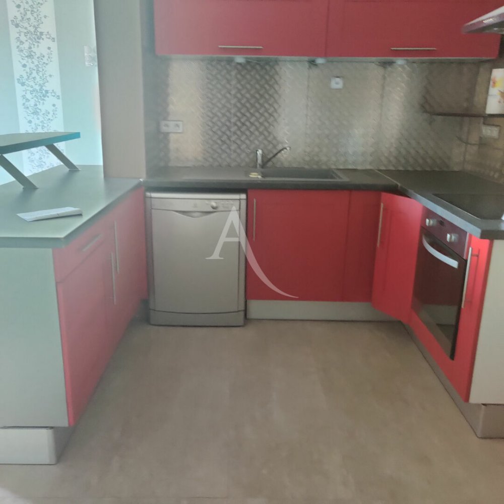 Apartamento de 3 dormitorios en Soissons, France No. 81496