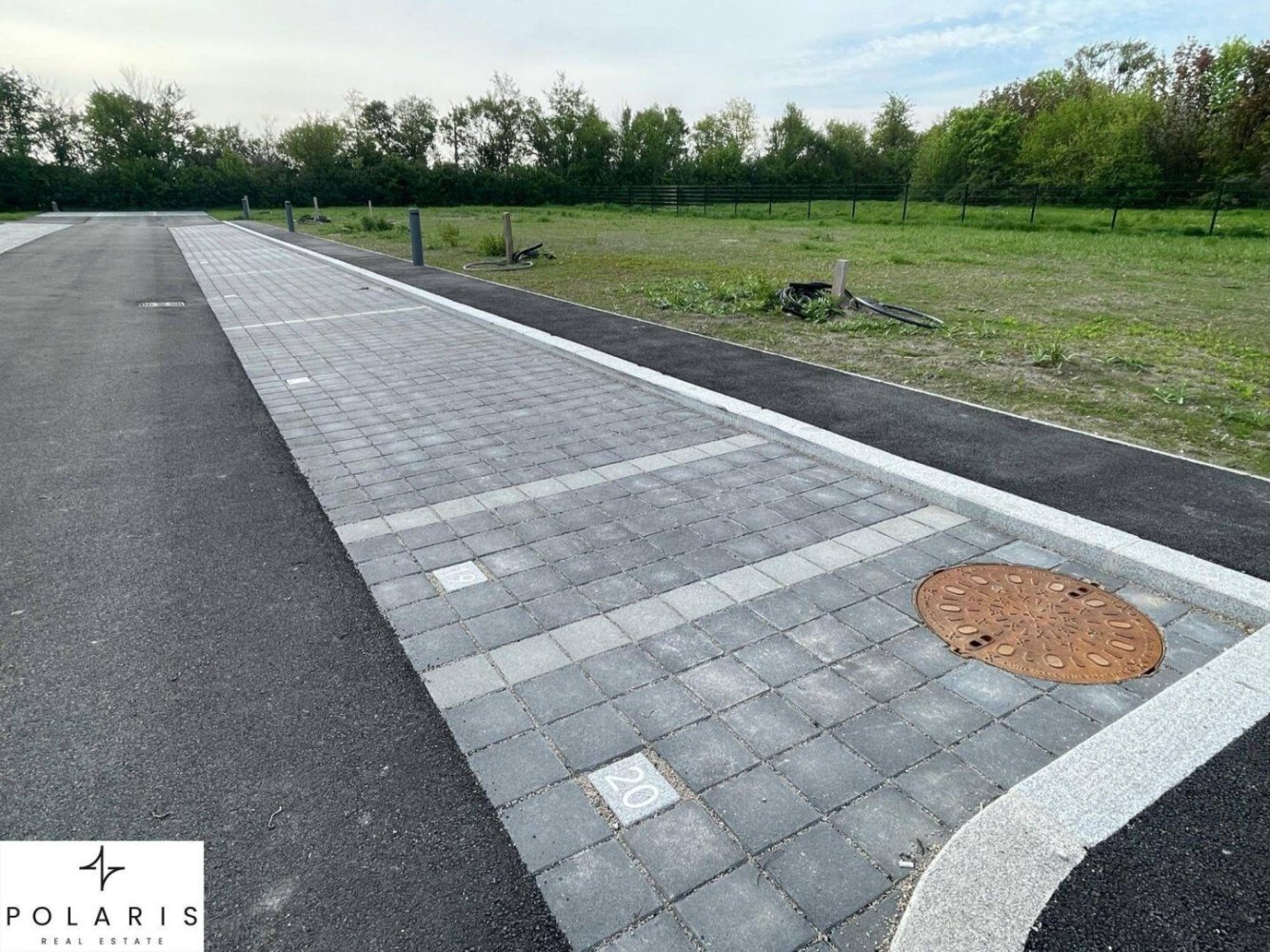  Land in Vienna, Austria No. 197055