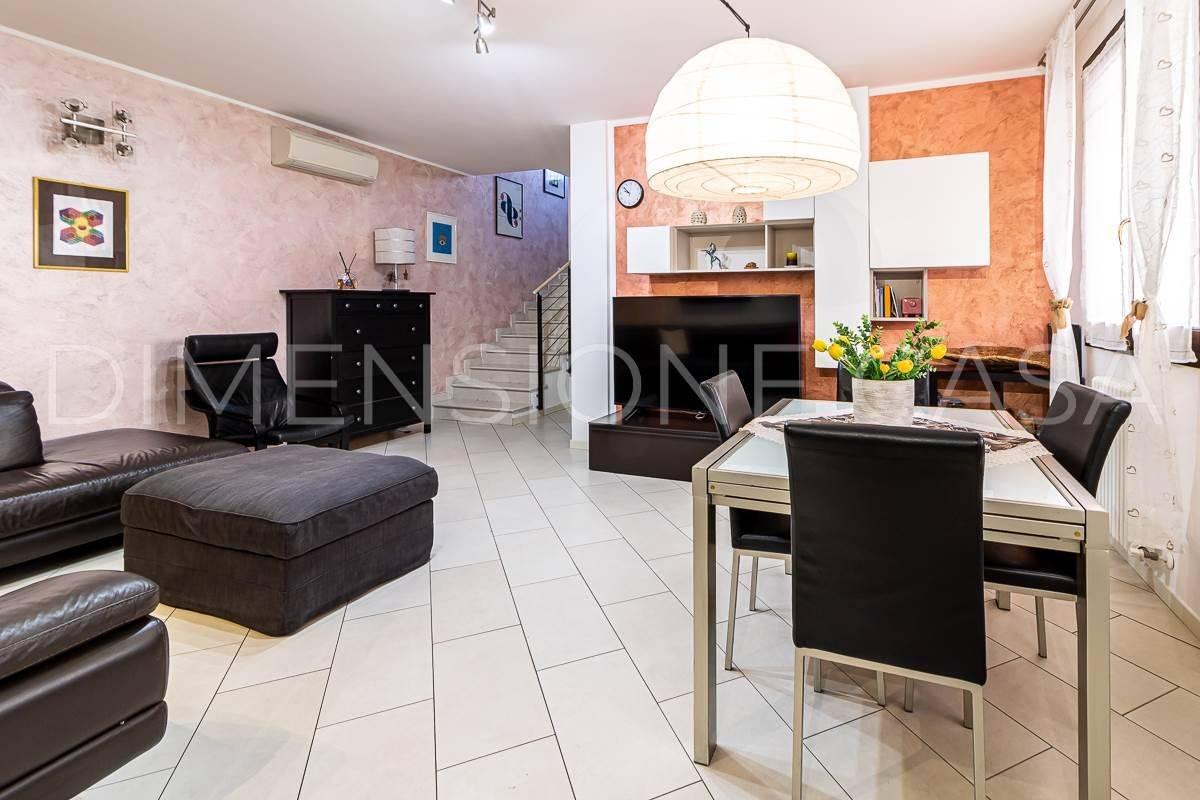 8 rooms House in Cavezzo, Italy No. 35969