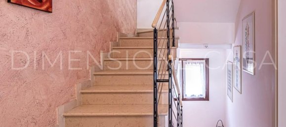8 rooms House in Cavezzo, Italy No. 35969 6