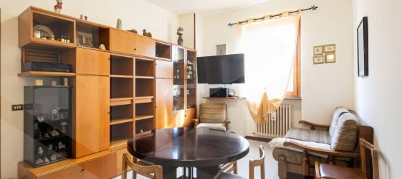 3-salle Appartement à Cabiate, Italy No. 30186 12