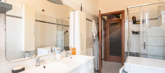 3-salle Appartement à Cabiate, Italy No. 30186 2