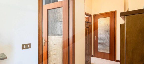 3-salle Appartement à Cabiate, Italy No. 30186 6