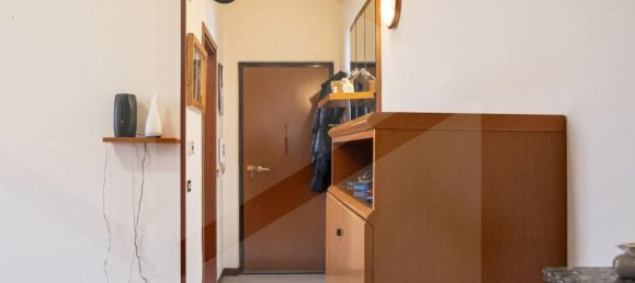 3-salle Appartement à Cabiate, Italy No. 30186 11