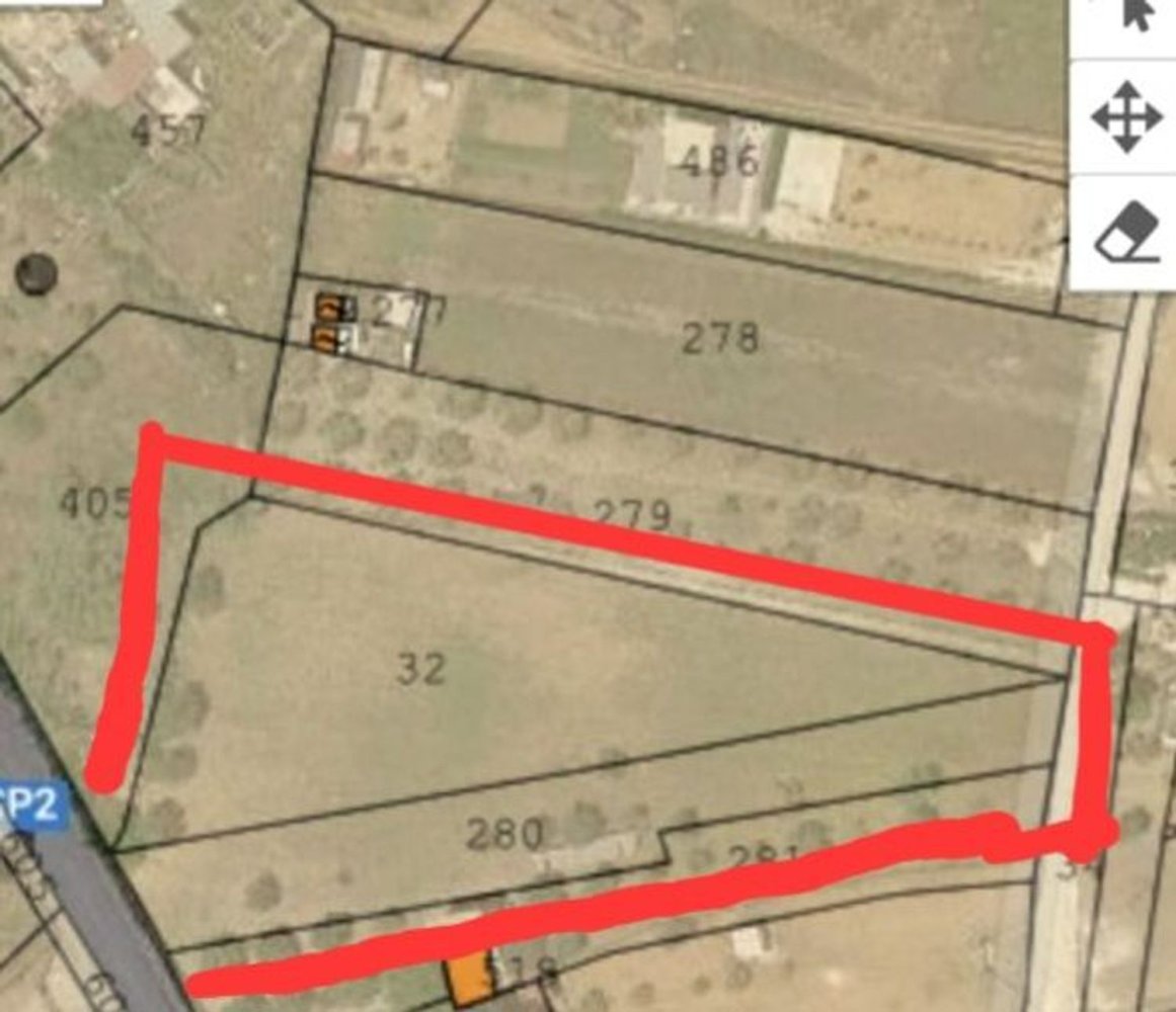 3880m² Land in Vittoria, Italy No. 252230