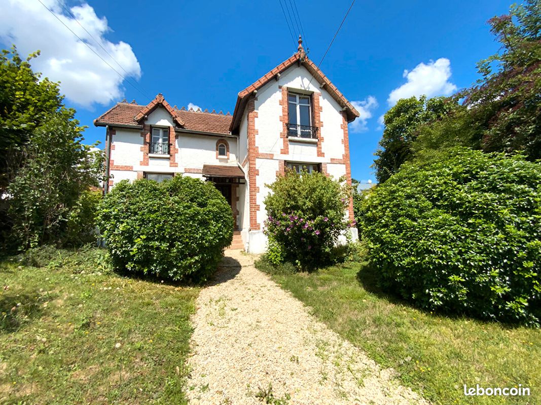 Casa de 2 dormitorios en Troyes, France No. 280501